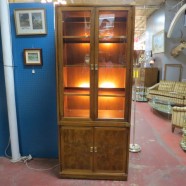 Vintage mid-century modern Henredon lighted cabinet / bookcase – $495