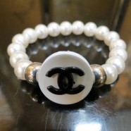 Vintage Chanel Button Pearl Bracelet – $45