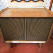 Vintage Mid Century Modern Lane Walnut Cabinet Table/Nightstand – $265