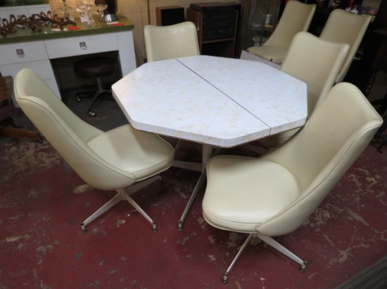 Vintage Mid Century Modern Table And 6 Chairs Kitchen/Dining Set – $245 for the set